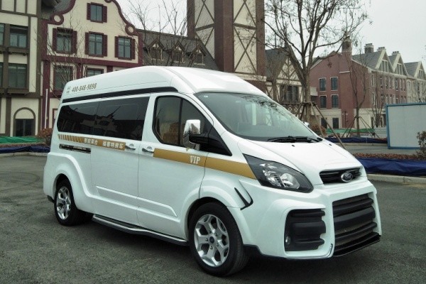 18款福特·新逸途三款车型上市 家庭版/商务版/总裁版怎么选?