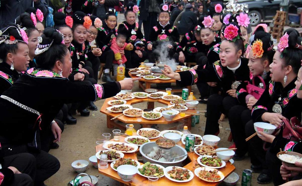 苗族长桌宴 让你无法拒绝的不仅仅是美食诱惑