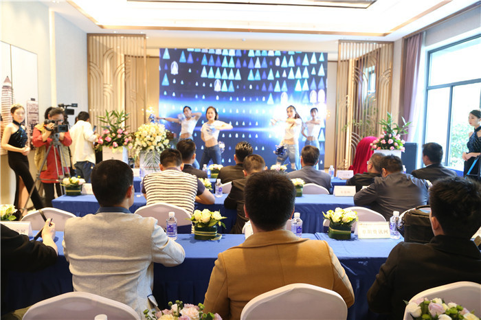 阜阳碧桂园翡翠湾天境:首次发起4000人一起挑