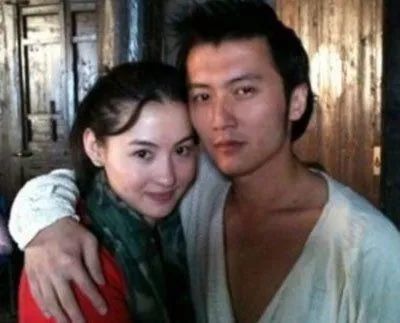 人设崩塌又上热搜,和王菲谈恋爱的谢霆锋是不