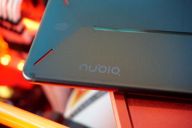 努比亚红魔游戏手机上手体验:除了处理器 其他