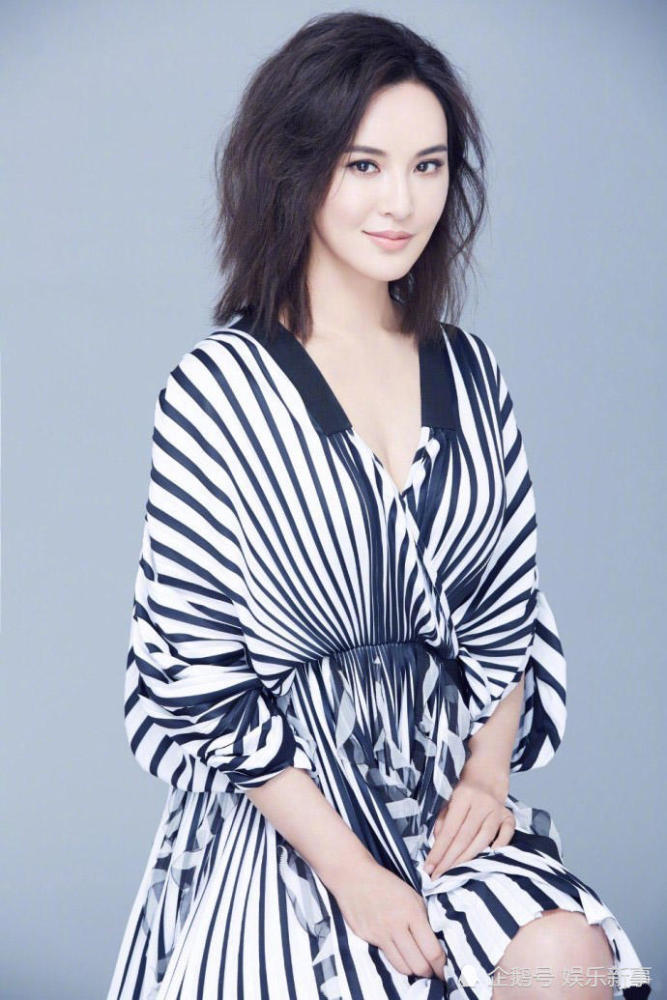 黄海波前女友莫小棋晒自拍,36岁少女颜萌得不敢认