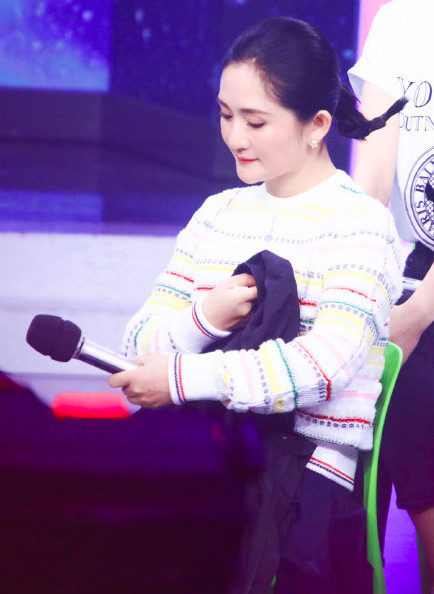 谢娜产后向众星坑礼物:章子怡寄两箱纸尿裤,