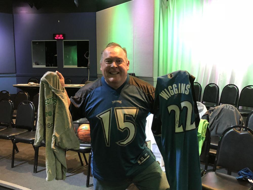 还记得加内特回归时的跳舞大叔吗我们找到他了