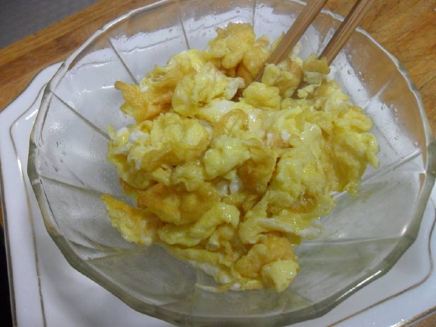 5,炒鸡蛋炒出蓬松感.