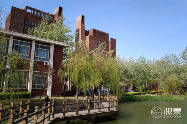 坚果3深度测评:后置双摄三面无边框,千元全面