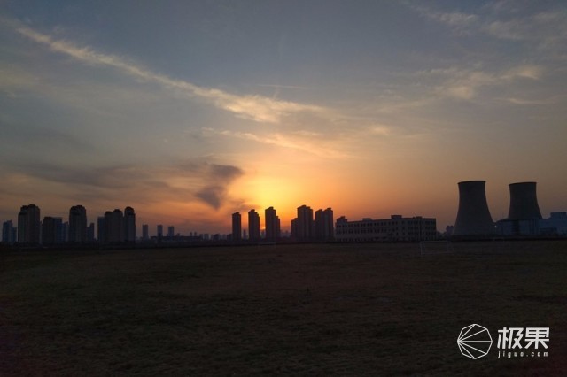 坚果3深度测评:后置双摄三面无边框,千元全面