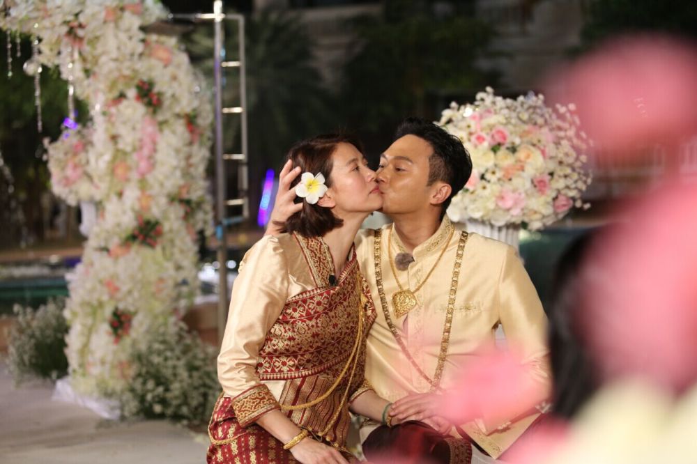 张智霖袁咏仪夫妇出游,结婚17年爱情保鲜依旧