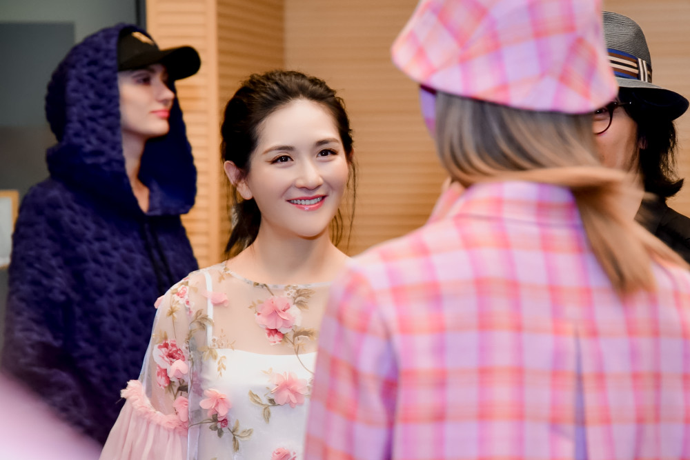 娱乐圈神奇定律之一:辣妈,少女傻傻分不清楚,在又一位女明星身上得到