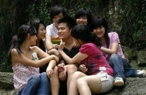 企鹅娘吐槽：你最喜欢动漫中的哪种袜子呢？ 