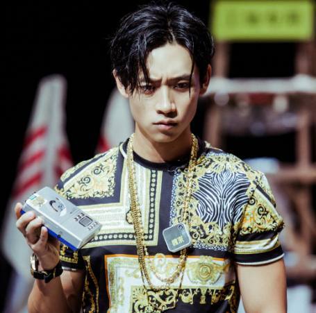 在热播的综艺明星大侦探中,王鸥的这首歌泪目