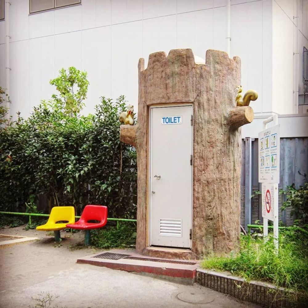 这个奇葩摄影师跑遍全国 只为拍下这些公共厕所 画风清奇 腾讯网