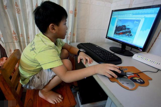 小学生作文敢吐槽爸爸玩游戏,老师评语:真实