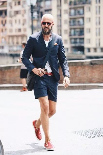 别忘了西装 短裤这组搭配本身就来源于男性着装.