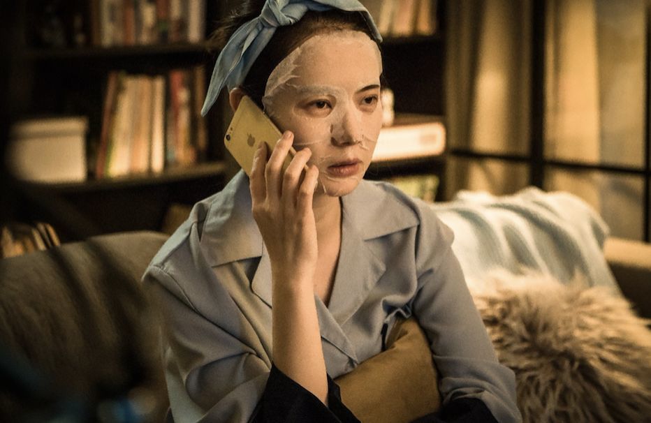 戚薇在《女子图鉴》中从职场菜鸟变女精英 衣