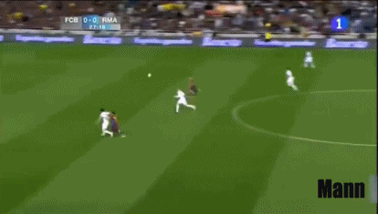 马斯切拉诺对c罗犯规,随后c罗有个报复动作拉莫斯背后飞铲苏亚雷斯