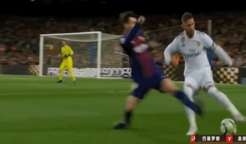 梅西飞铲拉莫斯染黄贝尔背后飞踹乌姆蒂蒂小腿苏亚雷斯身后绊倒瓦拉内