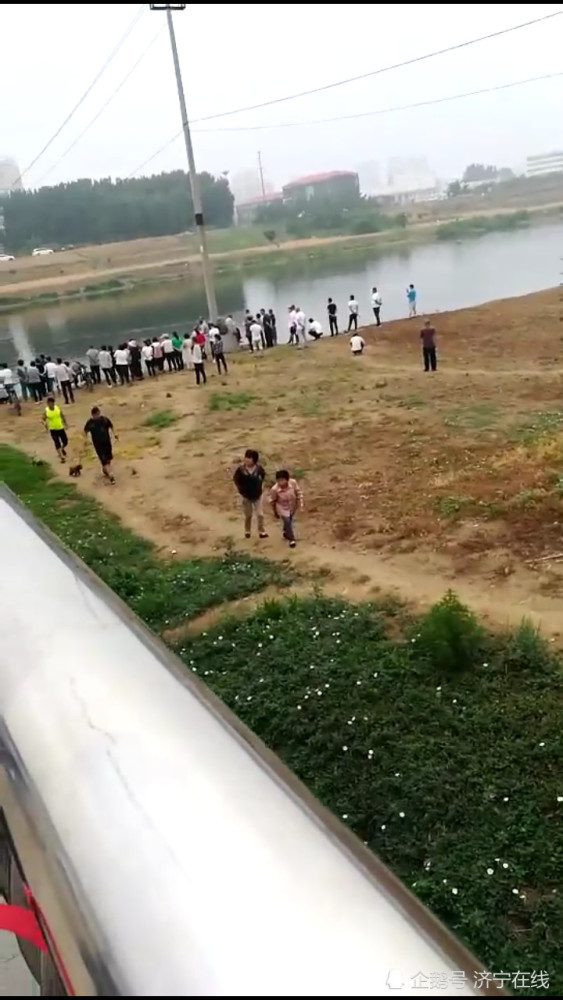 济宁:八里营大桥两男孩跳河,生死未卜!