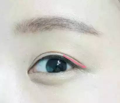 显色度:眼线液笔≥眼线膏>眼线笔小伙伴萌~看准再入手哦!