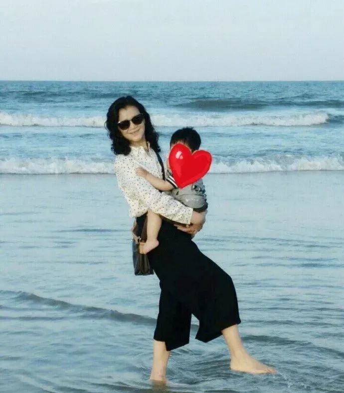 陈晓曾回应陈妍希出轨传闻:看她无端被骂很不