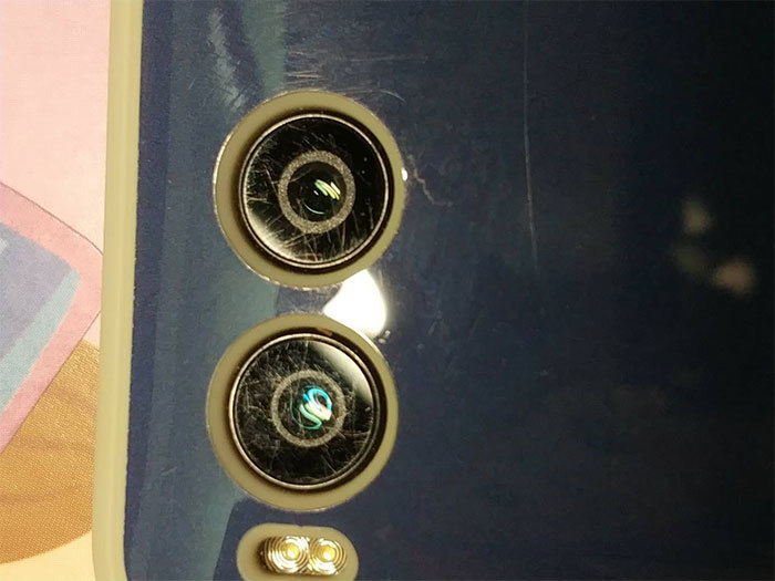 坚果R1镜头未使用蓝宝石玻璃保护,爆发大面积