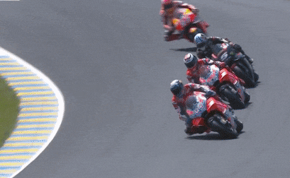 MotoGP法国：马奎兹三连胜 争冠对手纷纷摔车
