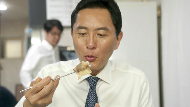 《孤独的美食家7》在韩国拍摄 五郎叔吃烤肉