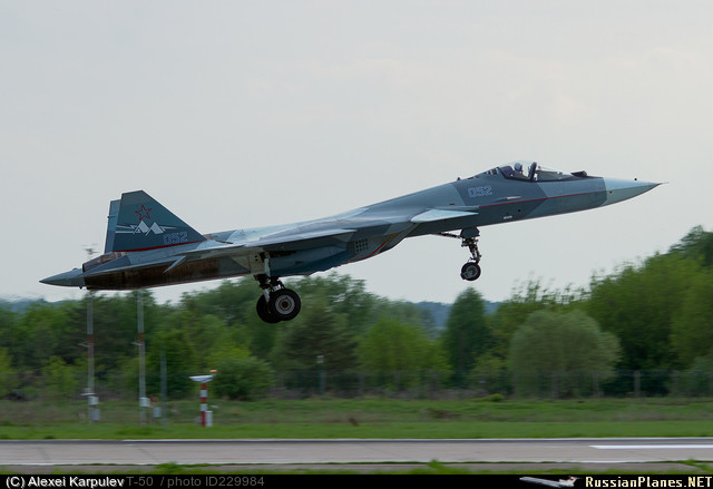 俄苏57战机换装新型发动机后频繁试飞,已领先