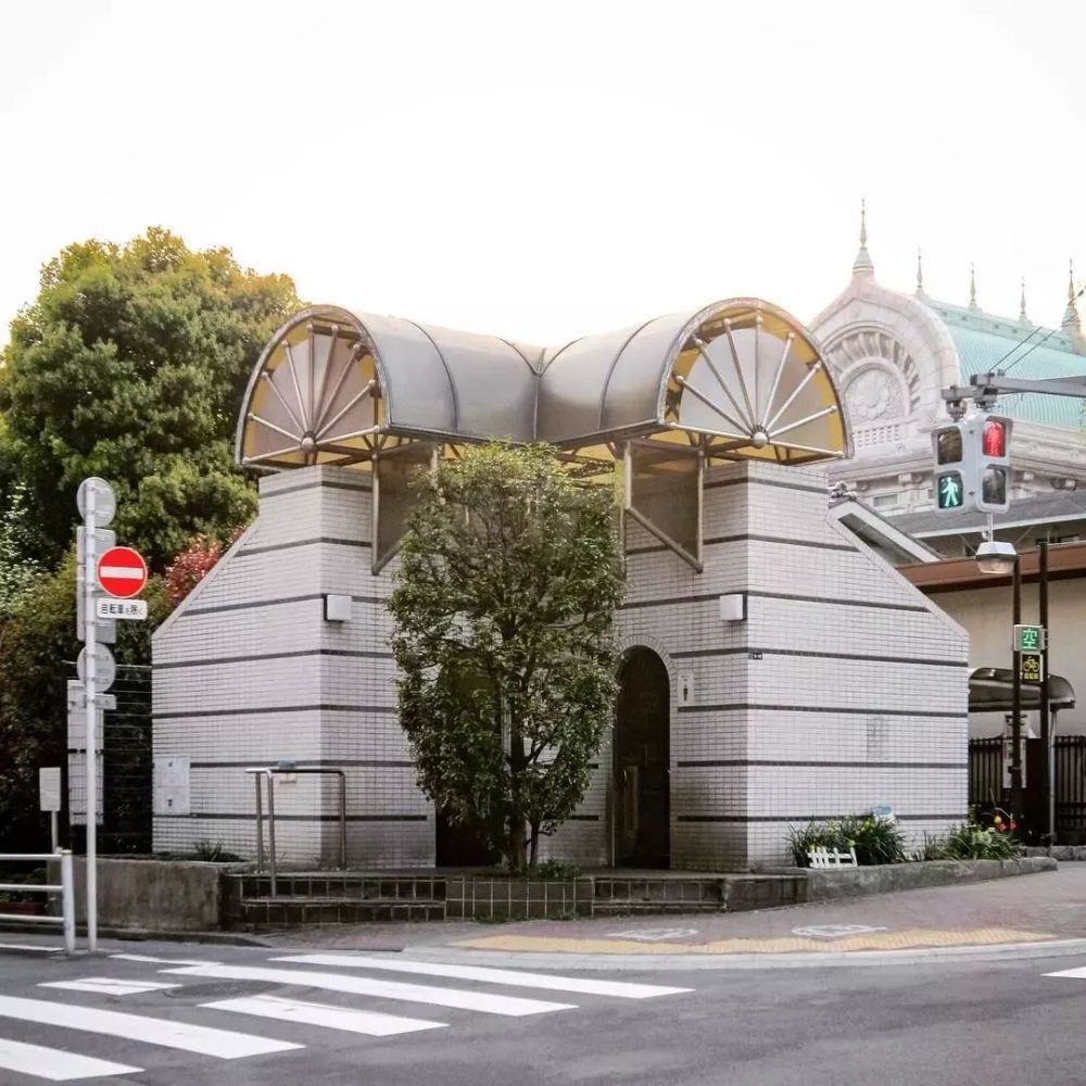 这个奇葩摄影师跑遍全国 只为拍下这些公共厕所 画风清奇 腾讯网