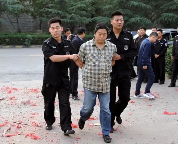 转战四省市 行程万余里 公安部a级通缉犯李宏利被抓归案