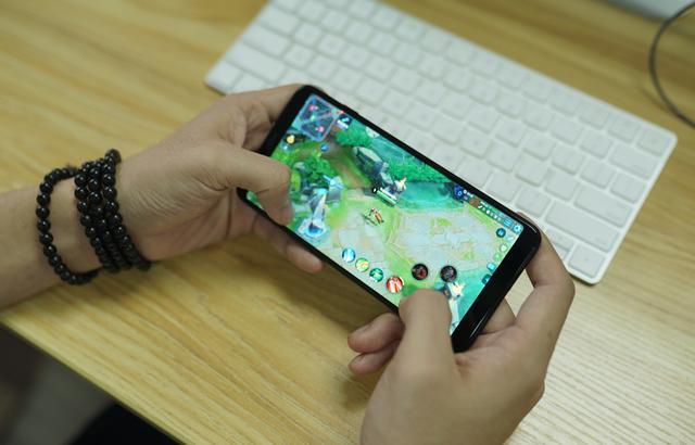 2018上半年千元机大PK,谁是最容易超神游戏之