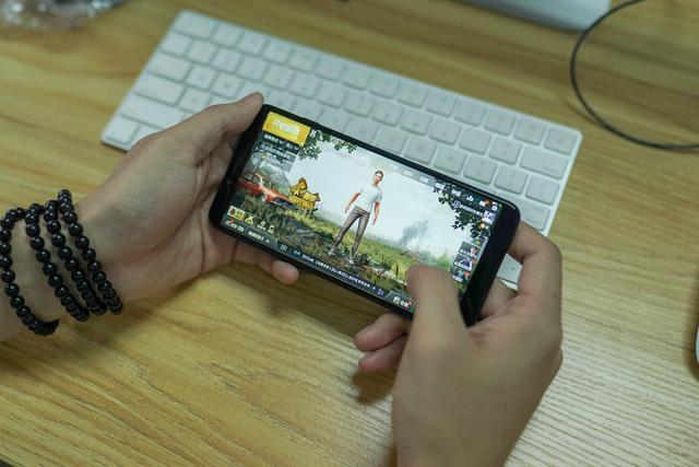 2018上半年千元机大PK,谁是最容易超神游戏之