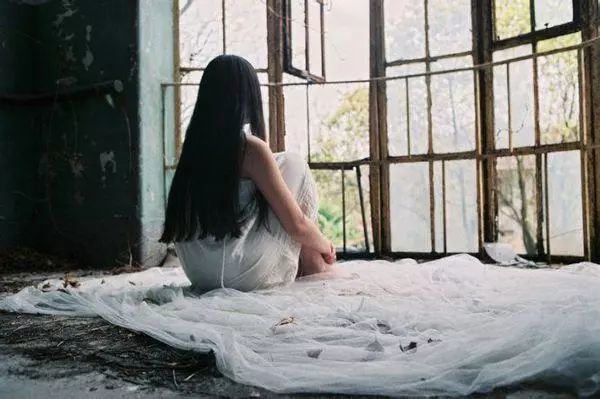 20条悲伤哲理句子,请狠狠爱自己