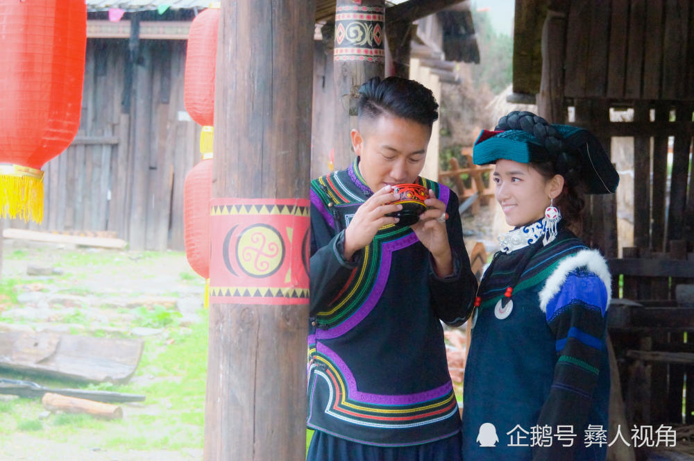 彝族婚纱照_彝族婚纱照图片大全