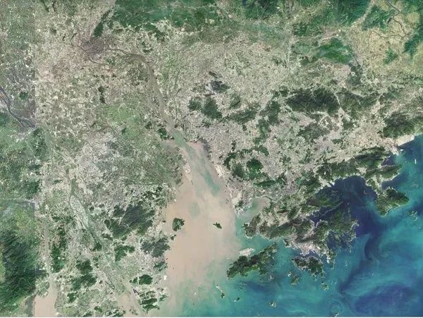 (大湾区卫星图)   从地理先天优势这里就可以傲视纽约湾区,旧金山