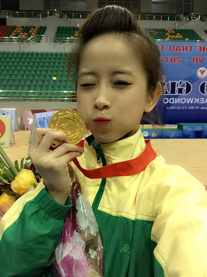 穿高跟鞋练一字马 越南跆拳道选手被封宅男女