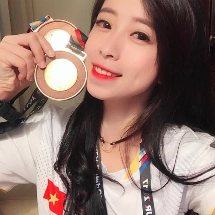 穿高跟鞋练一字马 越南跆拳道选手被封宅男女