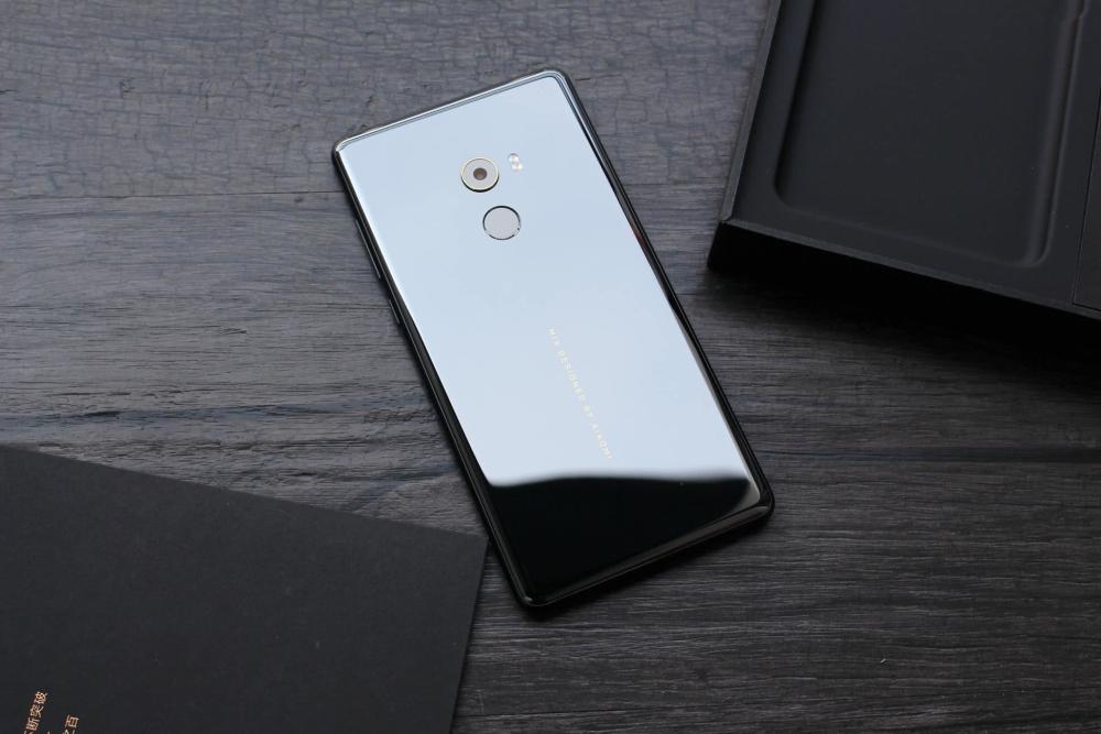 雷军的全面屏机皇一降再降 小米mix2价格跌至冰点