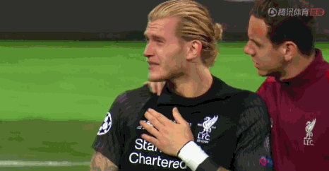 克洛普送上拥抱安慰自己的老乡.