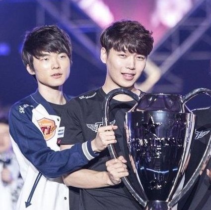 网友评LPL选手颜值排行榜 古风美男垫底马大