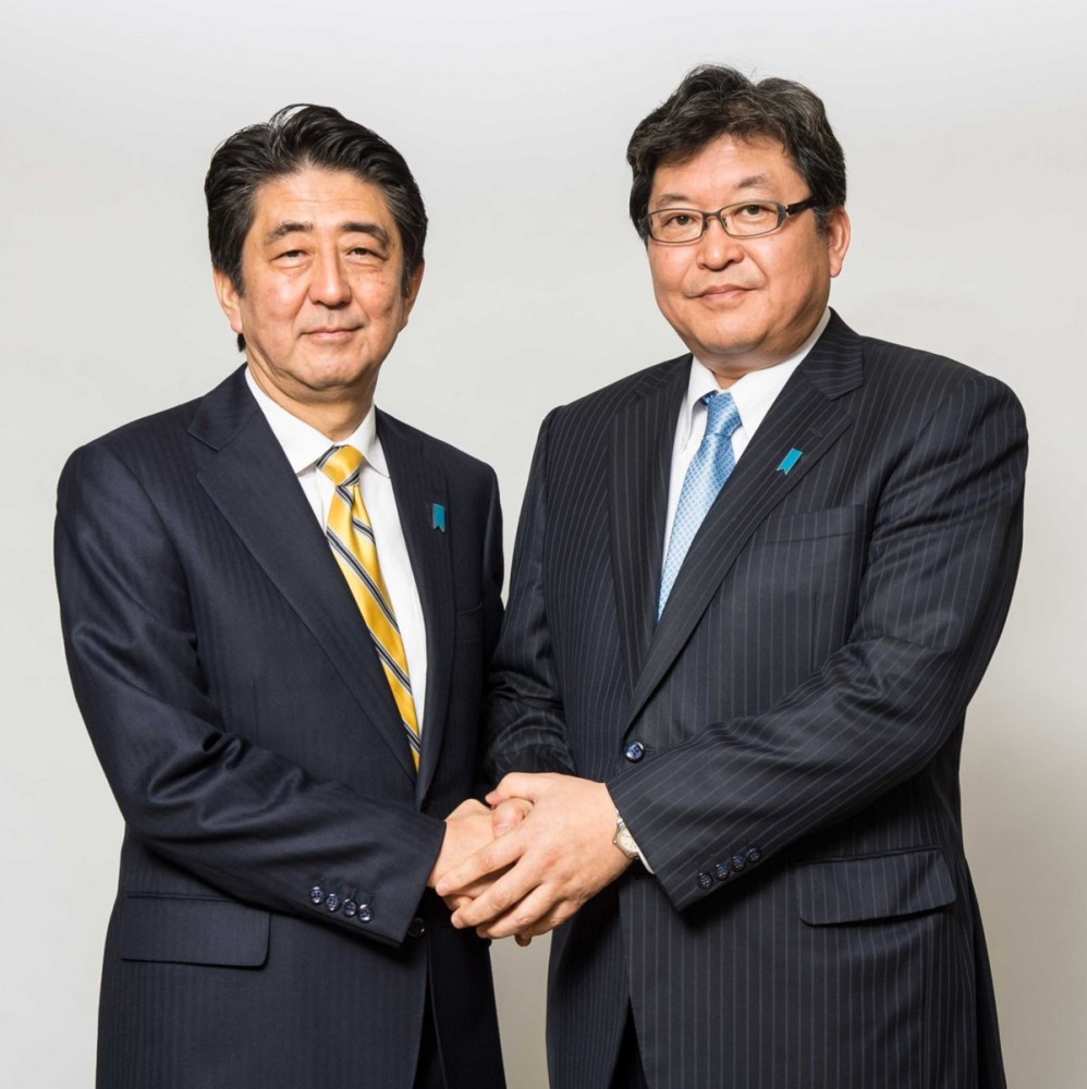 安倍心腹提议 妈妈就该在家带孩子 在野党 无法忍受 腾讯网