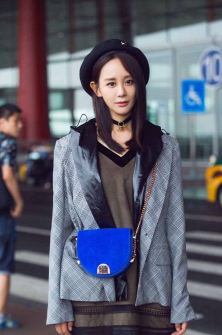 日海陆现身机场,胯宽腿细太吓人,网友:于小彤受