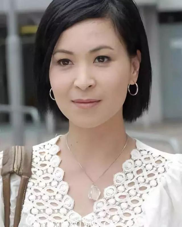 曾当过空姐入行成为tvb力捧红花旦 如今50岁又担舞台剧女一