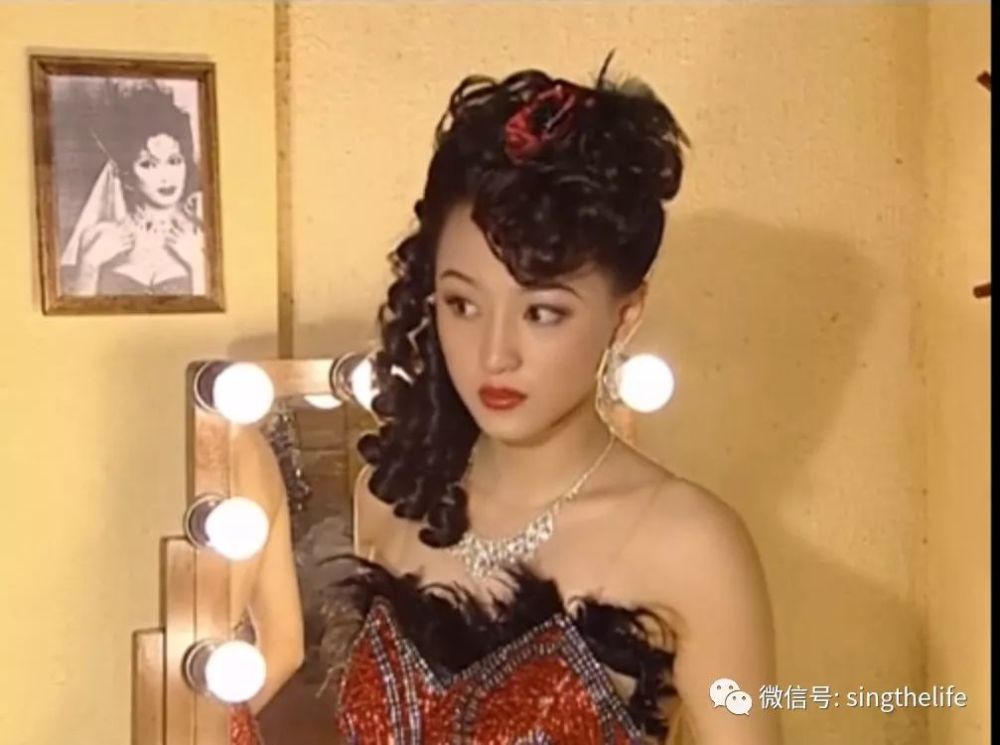 情深深雨蒙蒙的红牡丹为何不作妖白玫瑰?退而