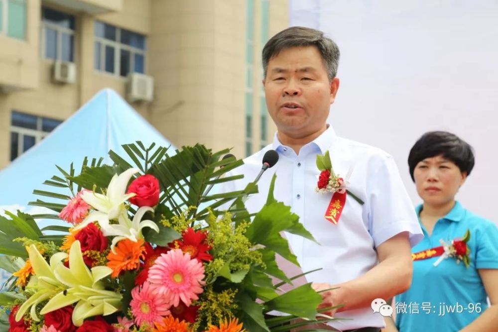 商丘办公室主任王清林代表爱心团队发言市交警支队副队长韩光辉讲话