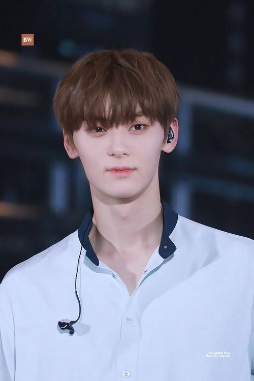 秘密准备3个月,wanna one黄旼炫演唱会秀腹肌