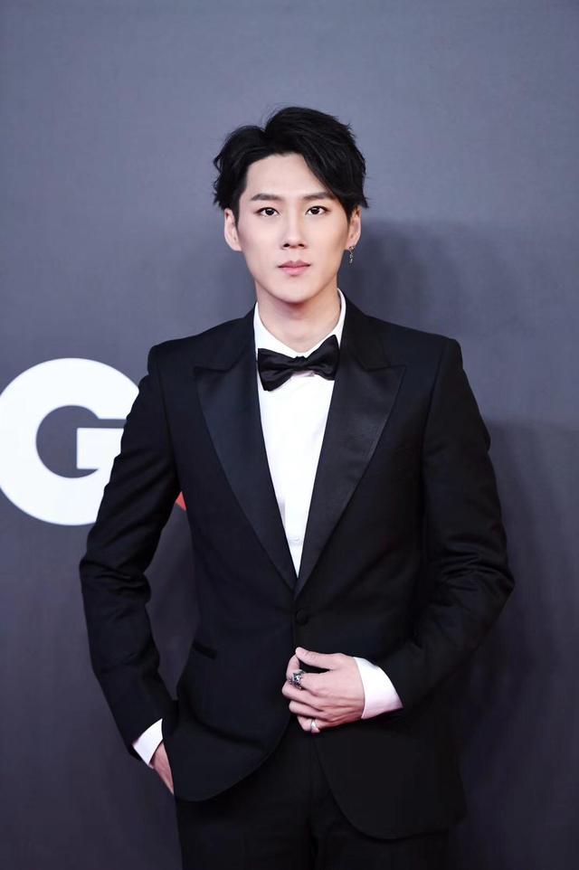 一千零一夜王炳翔饰演石际综艺影视两手抓齐头并进