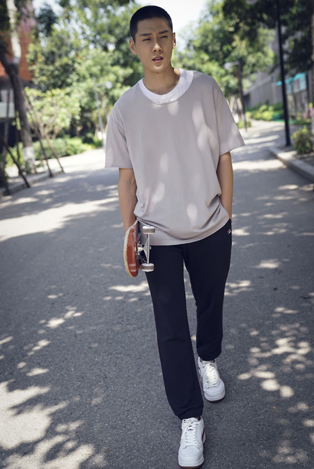 一千零一夜王炳翔饰演石际综艺影视两手抓齐头并进