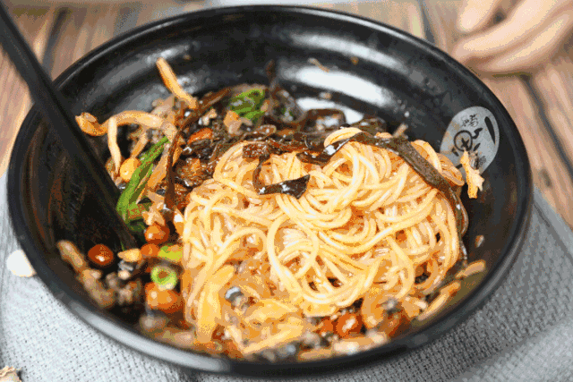 这个地方,要免费送你一箱螺蛳粉!晚了真的抢不到!