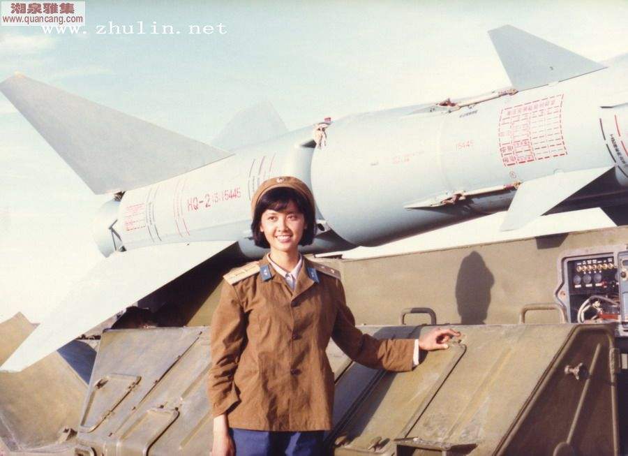 从一部国产老电影看55式空军服装 英姿飒爽 有鲜明特色